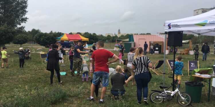 Śniadanie na trawie w Parku Górczyńskim