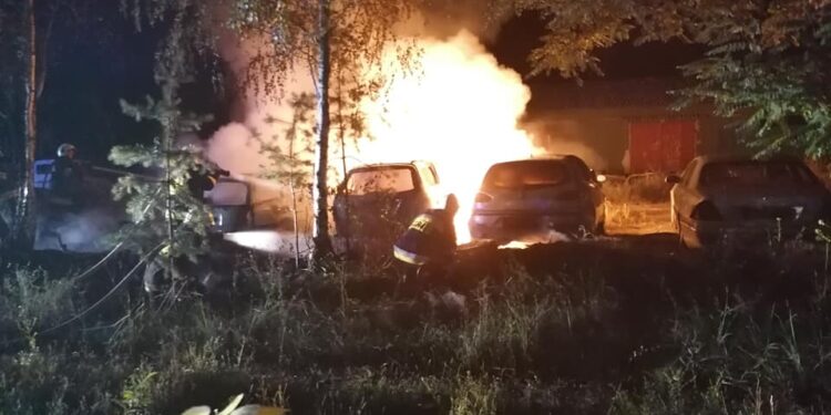 Pożar w Łupowie. Paliły się trzy auta