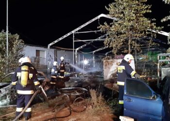 Kolejny pożar. Spłonęła hala i  dwa auta