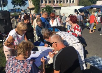 PiS zbiera podpisy poparcia