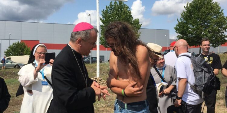 Przyjaciele Jezusa ewangelizują na Pol’and’Rock Festival