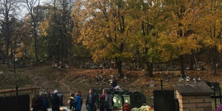 Są pieniądze na remont cmentarza Świętokrzyskiego