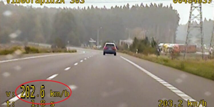 61 – latek na starej „trójce” pędził ponad 200 km/h