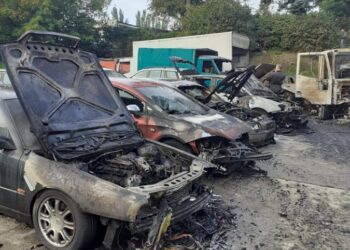 Na Gwiaździstej płonęły samochody. To podpalenie