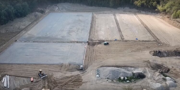 GORZÓW z DRONA – Trwa budowa boisk piłkarskich przy ulicy Żwirowej