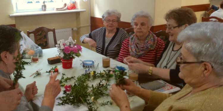 Seniorzy szykują się do zabawy