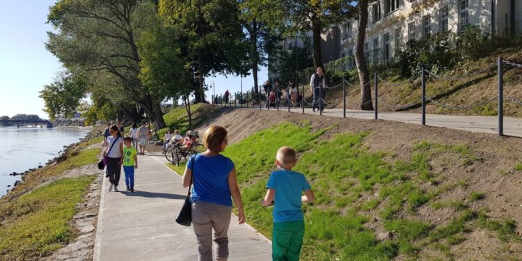 Nowa ścieżka otwarta. Mieszkańcy: tu jest pięknie