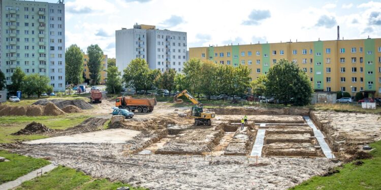 Dzieje się na budowie przy SP 20 [ZDJĘCIA]