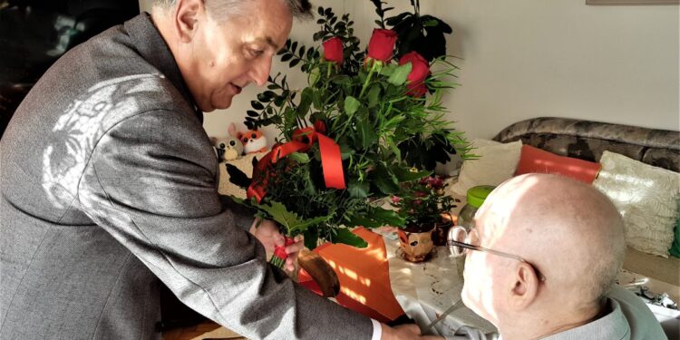 Premier przyznał medal Bronisławowi Żurawieckiemu