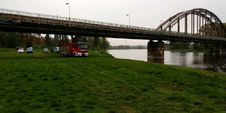 Mężczyzna skoczył do Warty