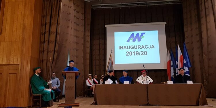 Uroczyście i galowo: przy Estkowskiego zainaugurowali rok akademicki