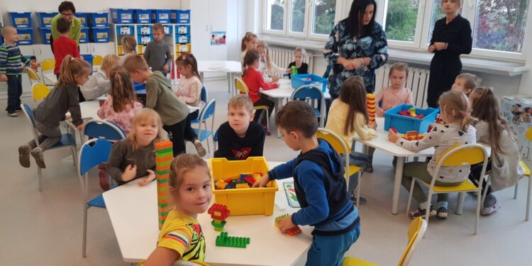 Układając klocki, uczą się podstaw robotyki