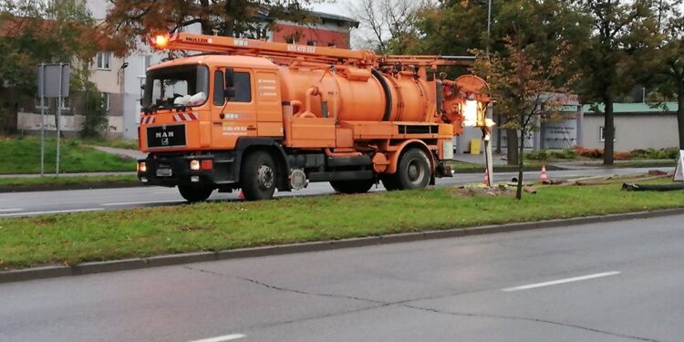 Prace przy kanalizacji deszczowej na ul. Roosevelta i w Al. ks. Andrzejewskiego