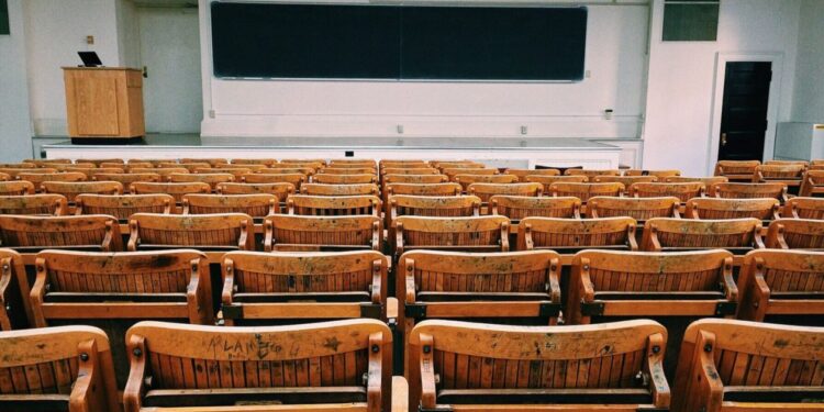 Prorektorzy z AJP i z zielonogórskiej uczelni o akademickiej wolności poglądów