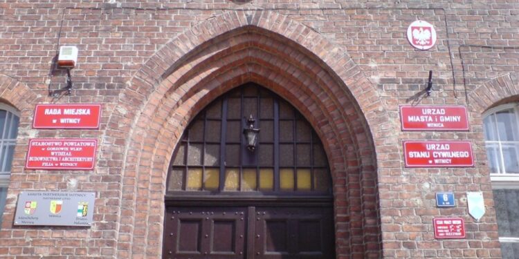 Kto zainstalował kamerę w toalecie urzędu?