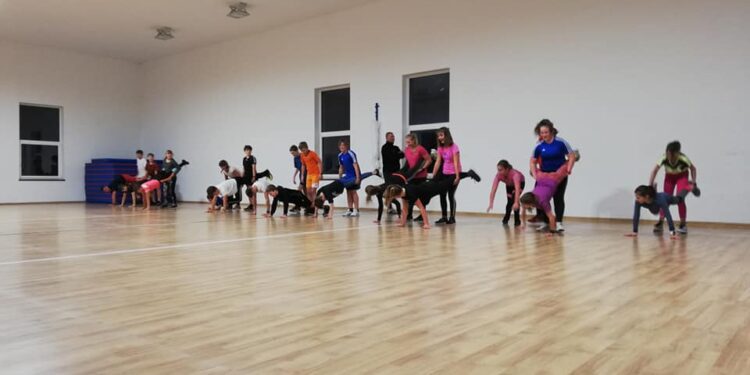 Kajakarze Admiry ładują akumulatory