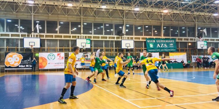 Stal pokonała AZS w derbach