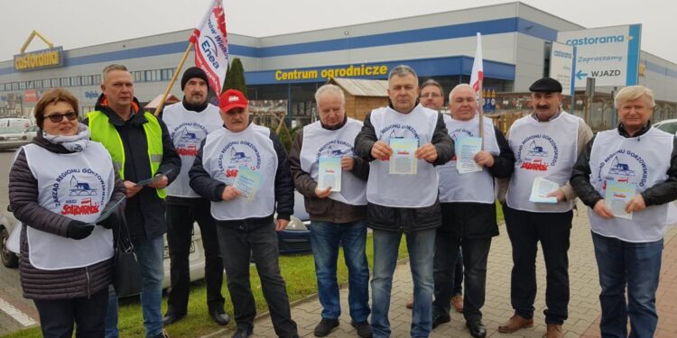 Protest przed marketem budowlanym