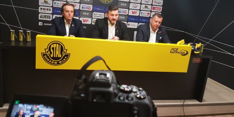 W czwartek nowy dyrektor, a w grudniu nowy prezes KS Stal