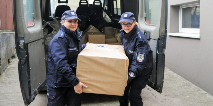 Akcja „Przyjazna Zima”, czyli policjanci pomagają