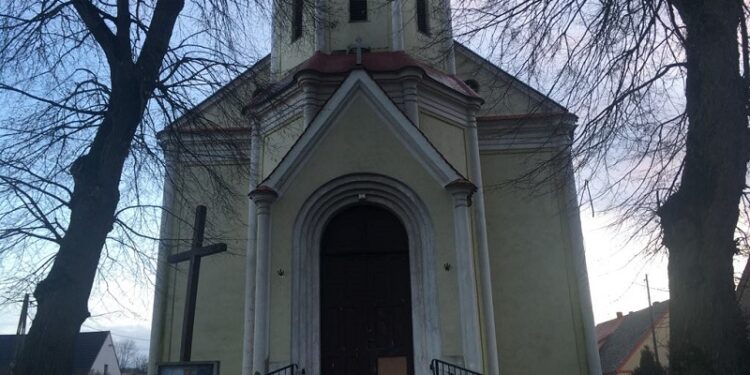 Profanacja kościoła w podgorzowskim Jeninie