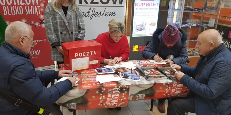 Wyślij życzenia na miejskiej kartce