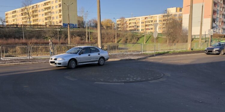 Urząd wyjaśnia dlaczego na Piaskach powstało mini rondo?
