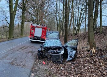 Rozbite auto, kierowcy nie ma