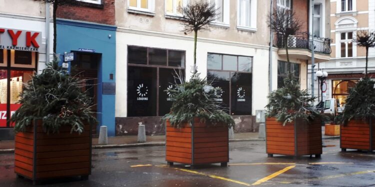 Kontrowersyjne donice przy ul. Hawelańskiej