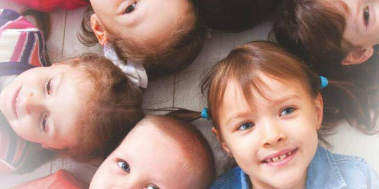 W przedszkolach publicznych nie ma ferii ani wakacji – informuje MEN