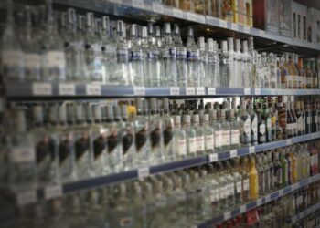 Sprawdzą czy nocą można kupić alkohol