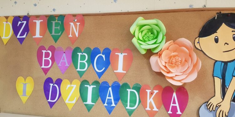 Jakie są babcie? Przedszkolaki odpowiadają śpiewająco!