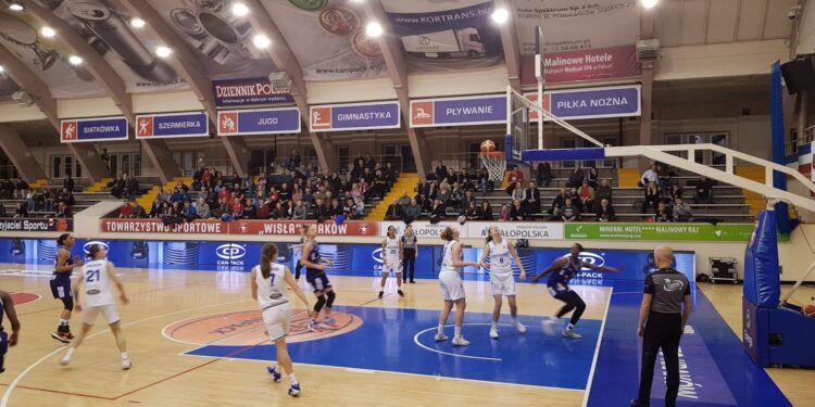 Akademiczki spełniły rolę faworytek i wygrały w Krakowie po prawie dekadzie