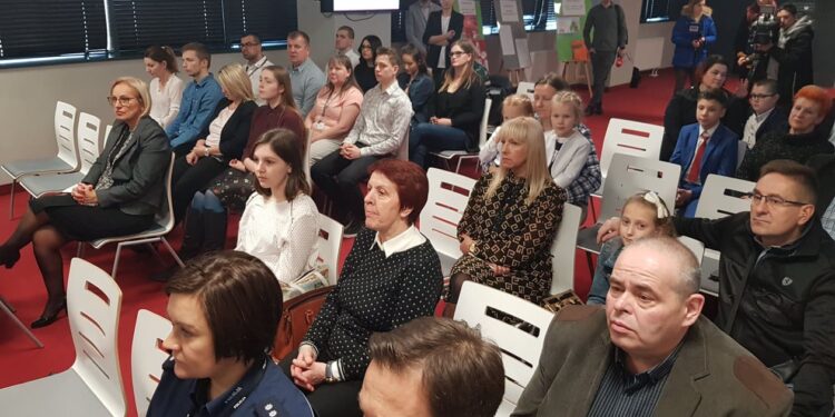 Numer, który ratuje życie. Wojewoda wyróżnił młodych Lubuszan