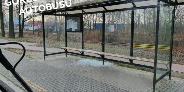 Kolejne wiaty zniszczone