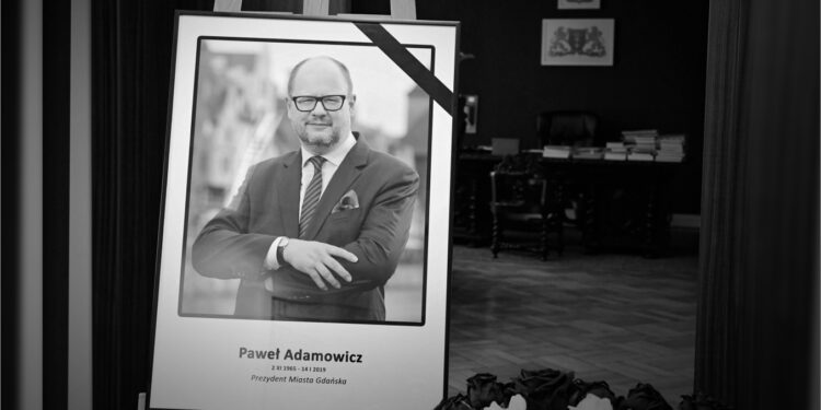 Tablica poświęcona P. Adamowiczowi w Gorzowie?