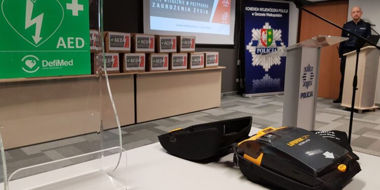 Defibrylatory w każdej z lubuskich komend policji