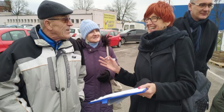 Elżbieta Rafalska zbierała podpisy