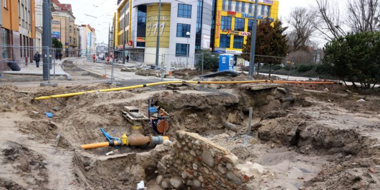 To nie żart. Ul.Sikorskiego jeszcze później [GALERIA]