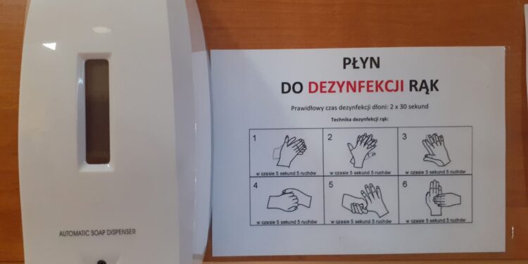 Rodzice pytają o środki higieny w szkołach. Magistrat uspokaja