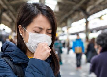 Maseczki nie ochronią przed zarażeniem koronawirusem [WIDEO]