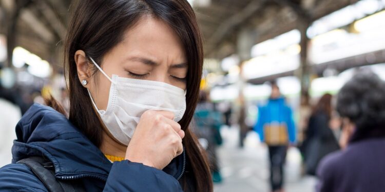 Maseczki nie ochronią przed zarażeniem koronawirusem [WIDEO]