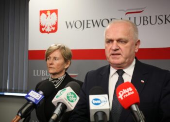 Wojewoda: Osoby, które miały kontakt z zarażonym w kwarantannie