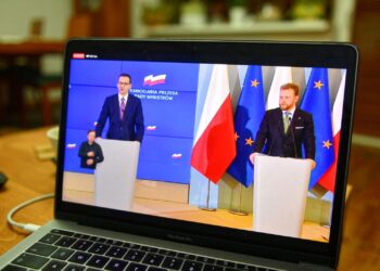 Premier: Szkoły zamknięte do Wielkanocy