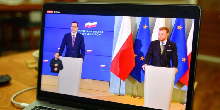 Premier: Szkoły zamknięte do Wielkanocy