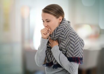 Specjalista radzi: osoby przeziębione nie mają potrzeby dzwonić do szpitala