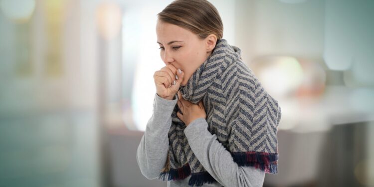 Specjalista radzi: osoby przeziębione nie mają potrzeby dzwonić do szpitala