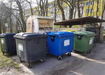 Nowi wywoźnicy, masa kubłów i problemy z kontaktem