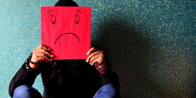 Jak radzić sobie ze stresem z powodu pandemii? Przeczytaj, co radzą eksperci