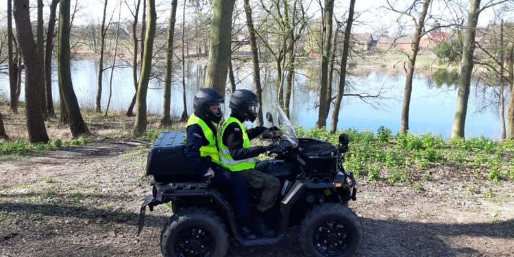 Policja i WOT patrolują Gorzów na quadach